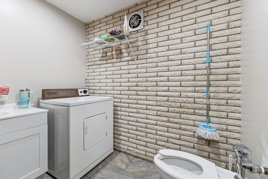 More Photos Of 506 College St W, Fayetteville Office Residential For Sale