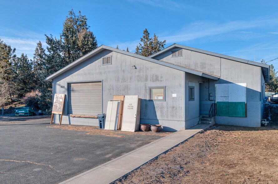 More Photos Of 625 SE 9th St, Bend Warehouse For Sale