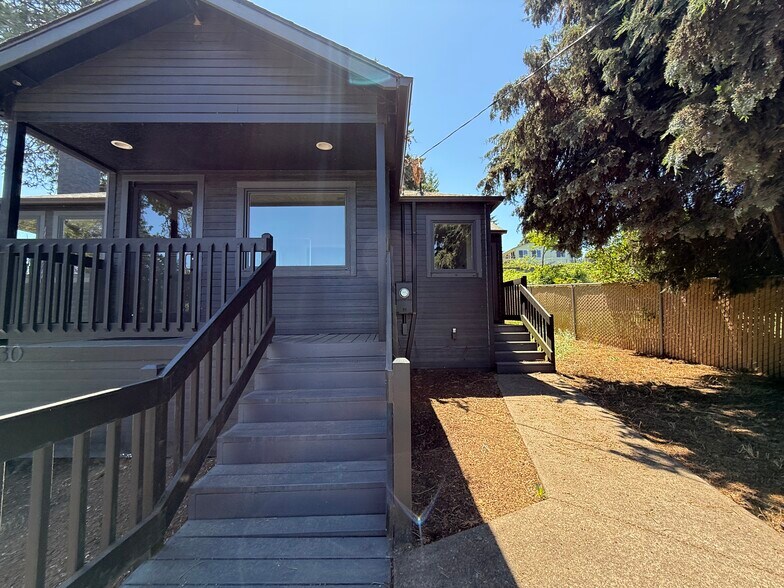 More Photos Of 630 Mary Ave SE, Salem Medical For Sale