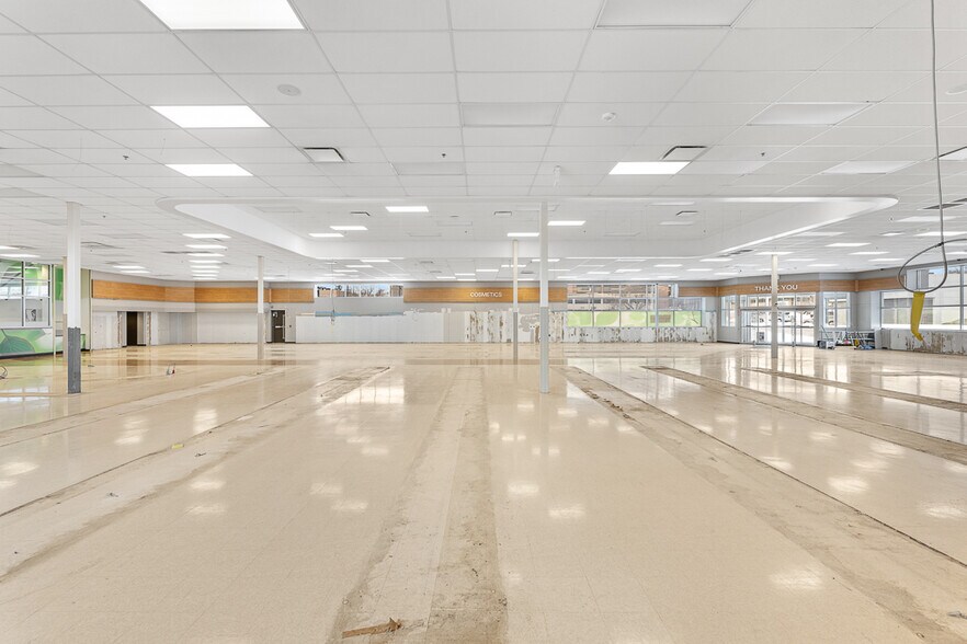 More Photos Of 2229 E State St, Salem Drugstore For Sale