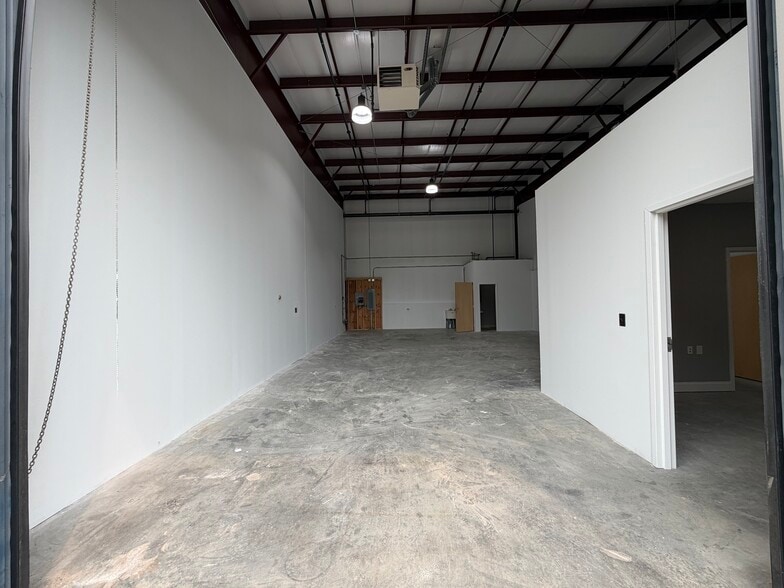More Photos Of 160 Otis St, Northborough Self Storage For Sale