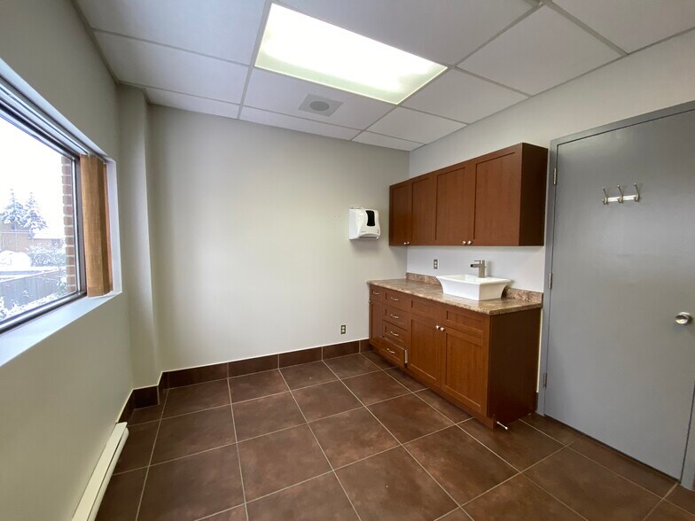 More Photos Of 139 Greenbank Rd, Ottawa Medical For Lease