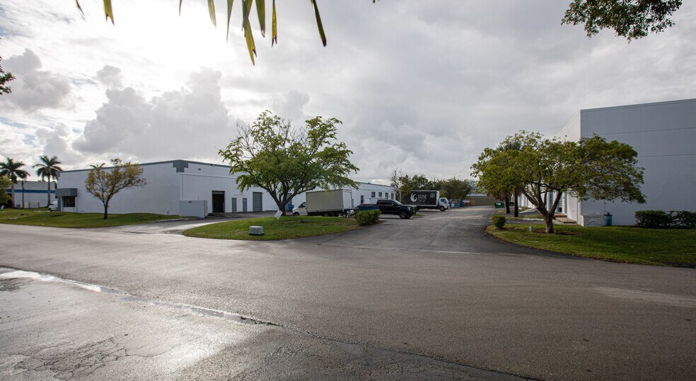 More Photos Of 3555-3569 NW 53rd Ct, Fort Lauderdale Unknown For Lease