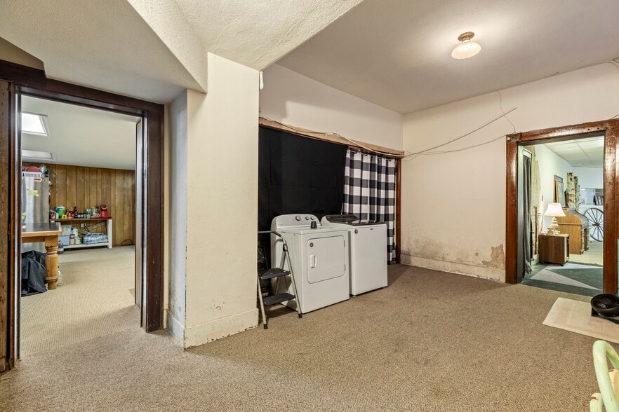 More Photos Of 115-117 W Grand Ave, Tonkawa Storefront Retail Office For Sale