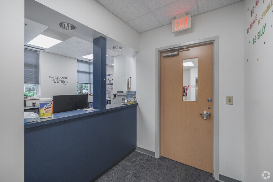 More Photos Of 570 Long Point Rd, Mount Pleasant Medical For Lease