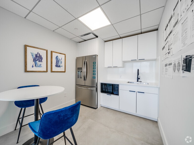 More Photos Of 10800 Biscayne Blvd, Miami Office For Lease