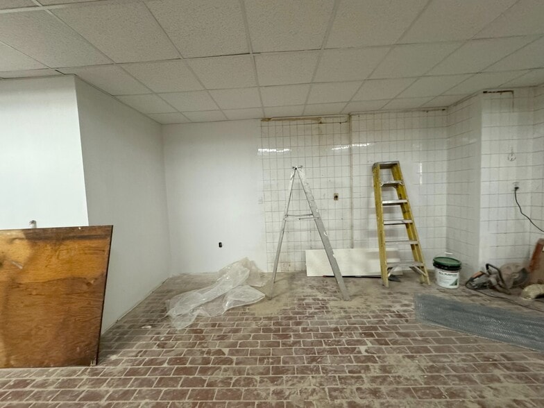 More Photos Of 739 Newark Ave, Jersey City Storefront Retail Residential For Lease
