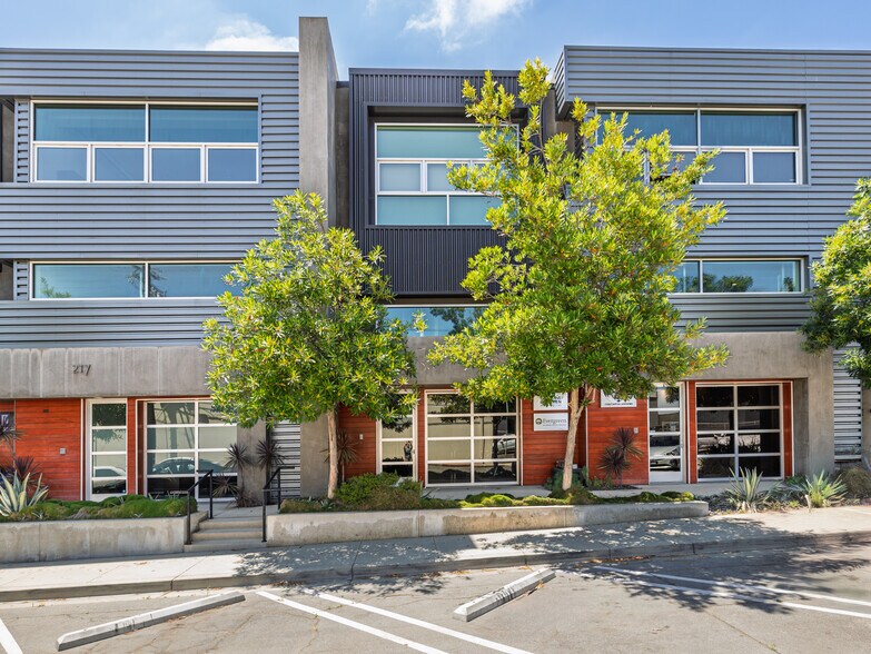 More Photos Of 215-237 California St, El Segundo Loft Creative Space For Lease