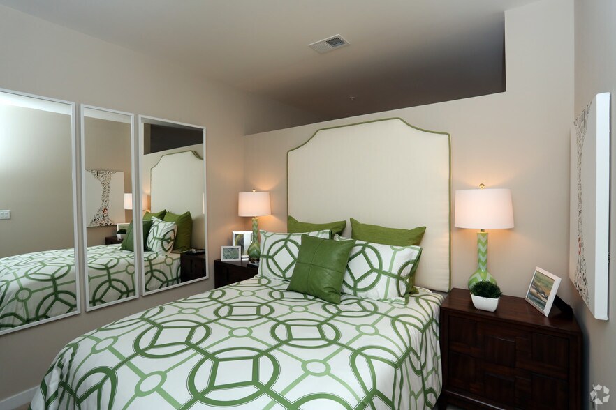 More Photos Of 101 N Wolfe St, Baltimore Apartments For Lease