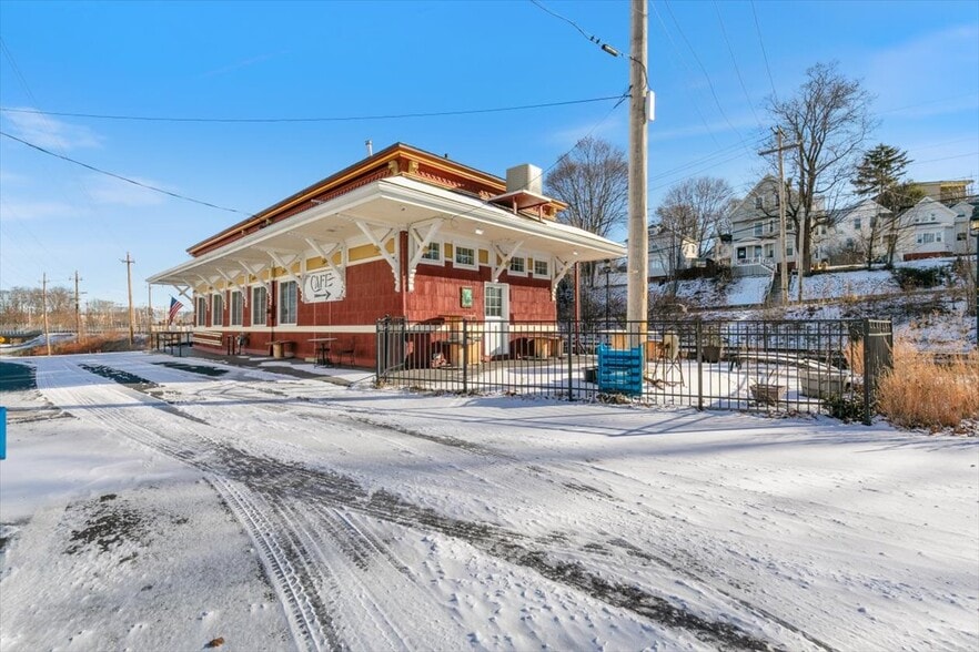 More Photos Of 30 Railroad Ave, Haverhill Restaurant For Sale