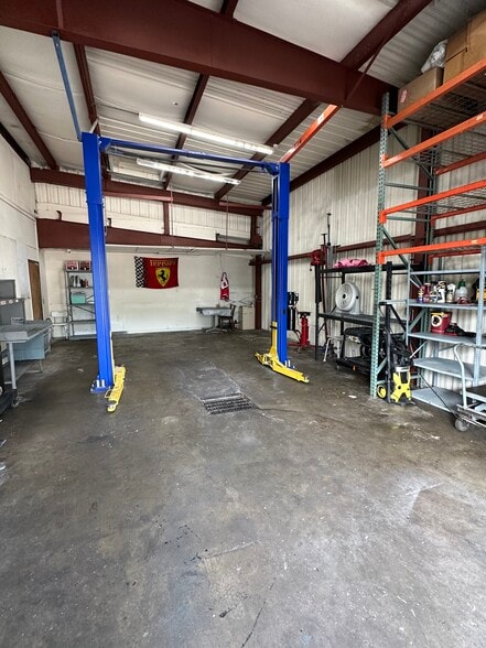 More Photos Of 355 Wickham Rd, Melbourne Auto Dealership For Lease