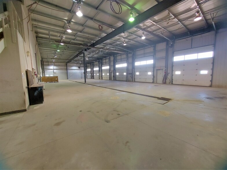 More Photos Of 342 Laura Ave, Red Deer County Auto Repair For Sale