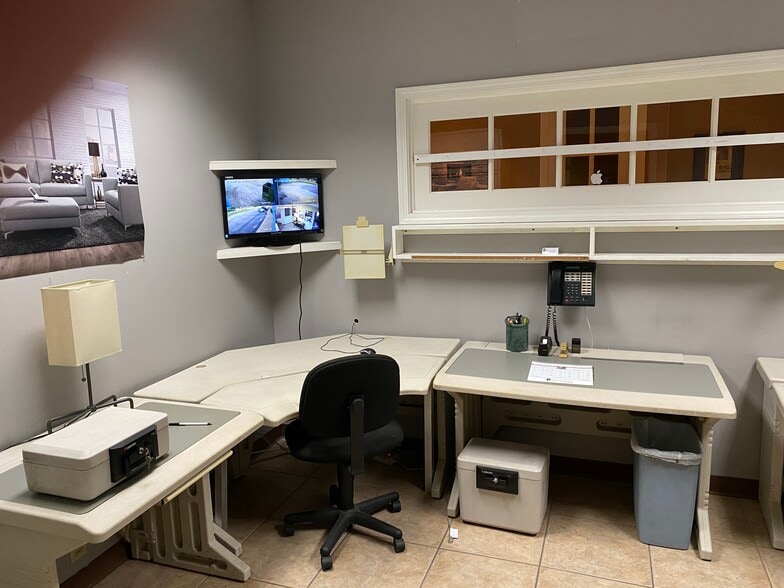 More Photos Of 4189 Chesterville Rd, Tupelo Warehouse For Lease