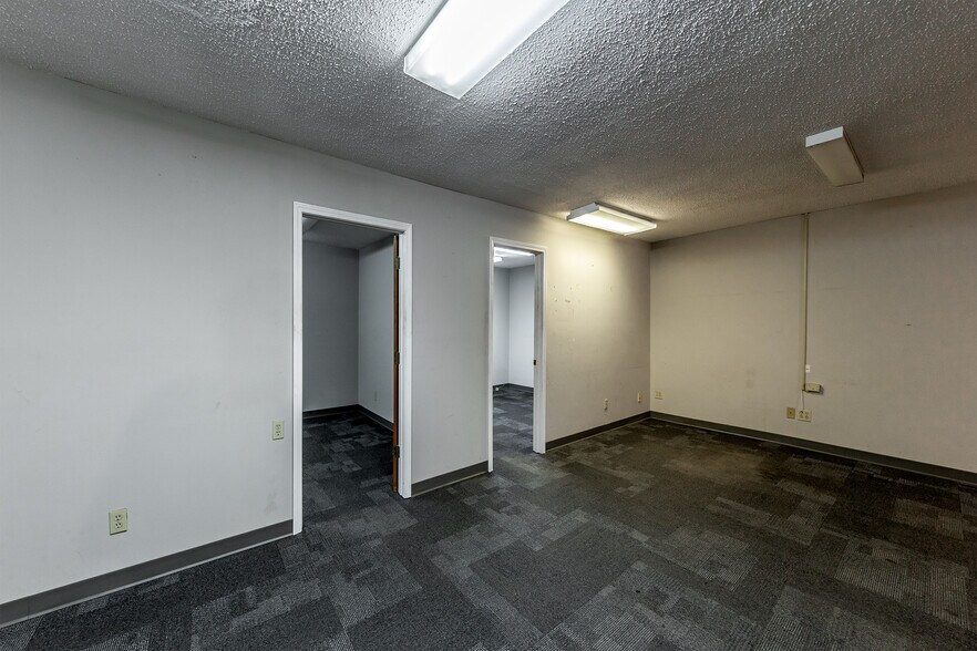 More Photos Of 624 S 7th St, Saint Joseph Industrial For Sale