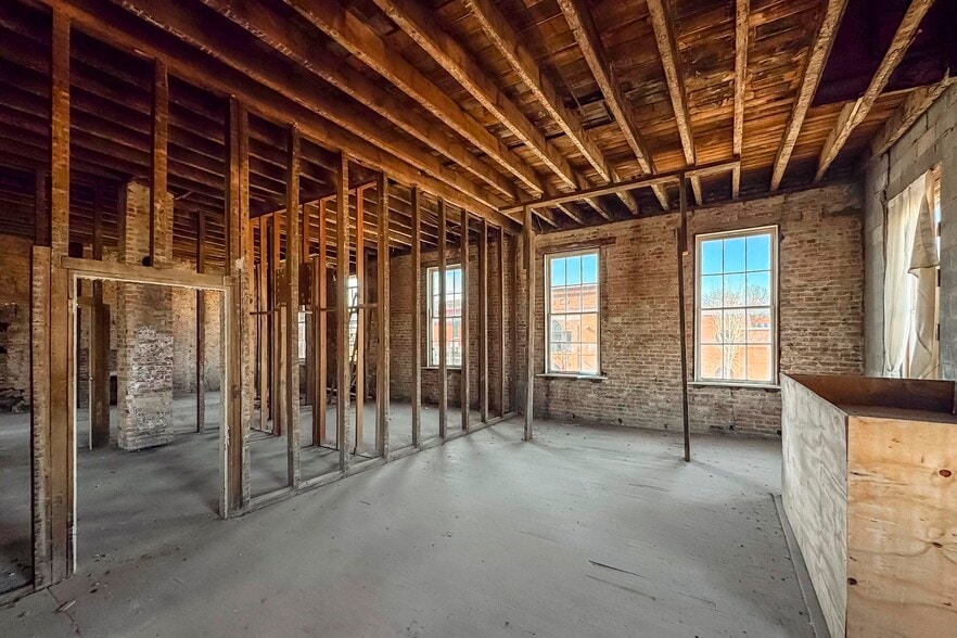 More Photos Of 706 N Main St, Columbia Office Residential For Sale