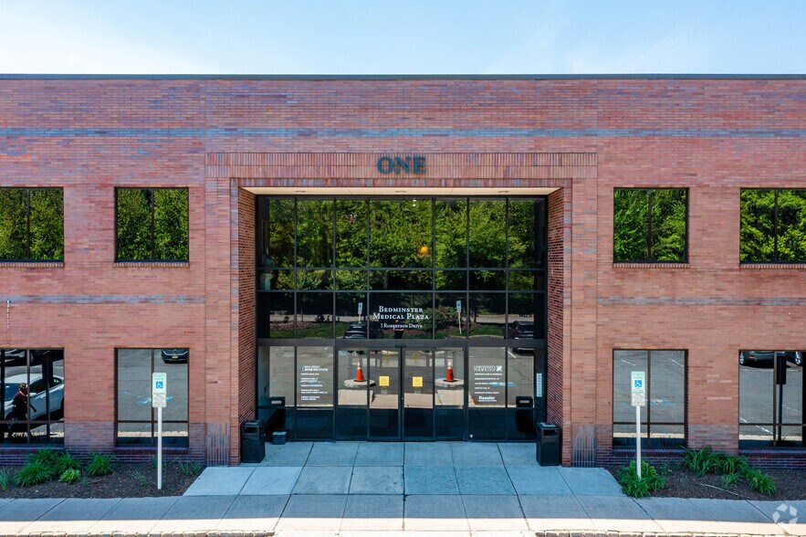 More Photos Of 1 Robertson Dr, Bedminster Medical For Lease