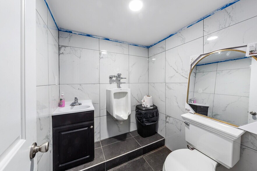 More Photos Of 1041 Flushing Ave, Brooklyn Restaurant For Sale