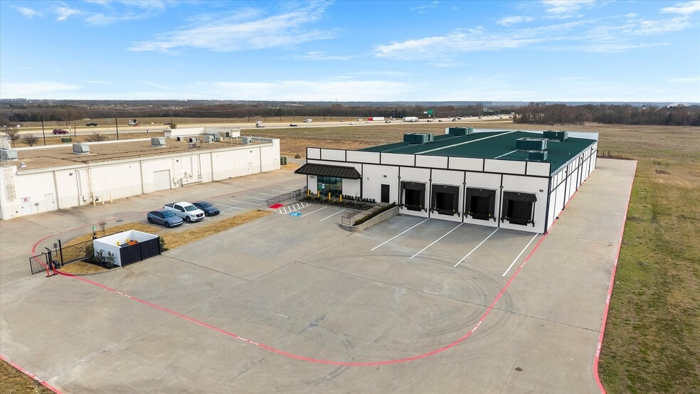 More Photos Of 820 S Central Expy, Anna Warehouse For Sale