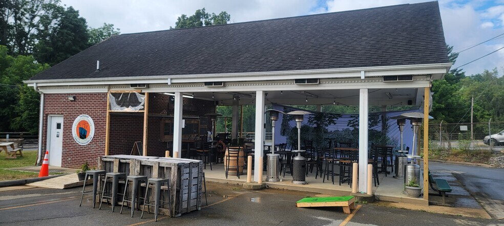 More Photos Of 238 W Main St, Abingdon Storefront Retail Office For Lease