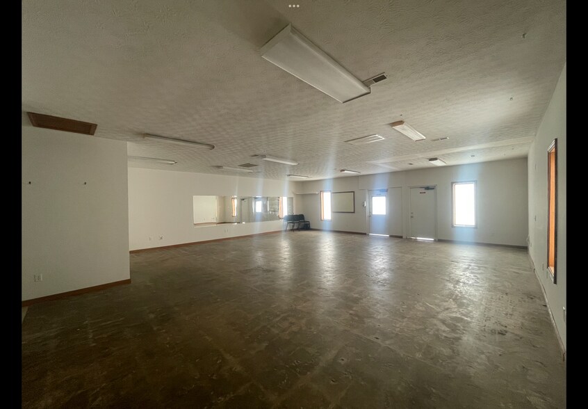 More Photos Of 6417 Sissonville Dr, Charleston Freestanding For Sale
