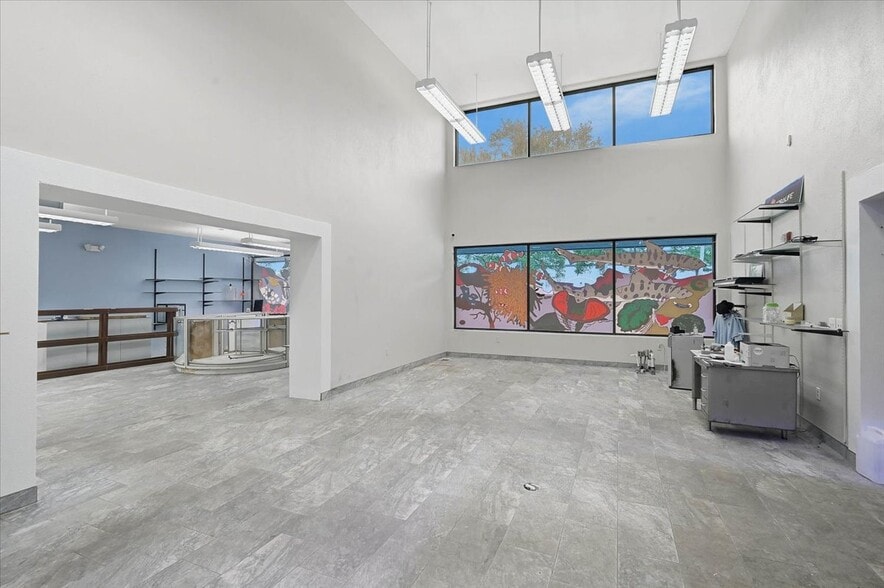 More Photos Of 2160 Gulf Gate Dr, Sarasota Storefront For Sale