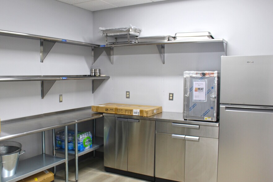 More Photos Of 10003 Derekwood Ln, Lanham Office For Lease