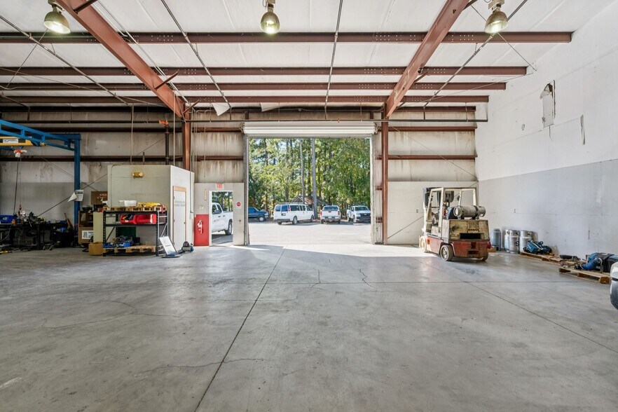 More Photos Of 3270 Benchmark Dr, Ladson Manufacturing For Lease