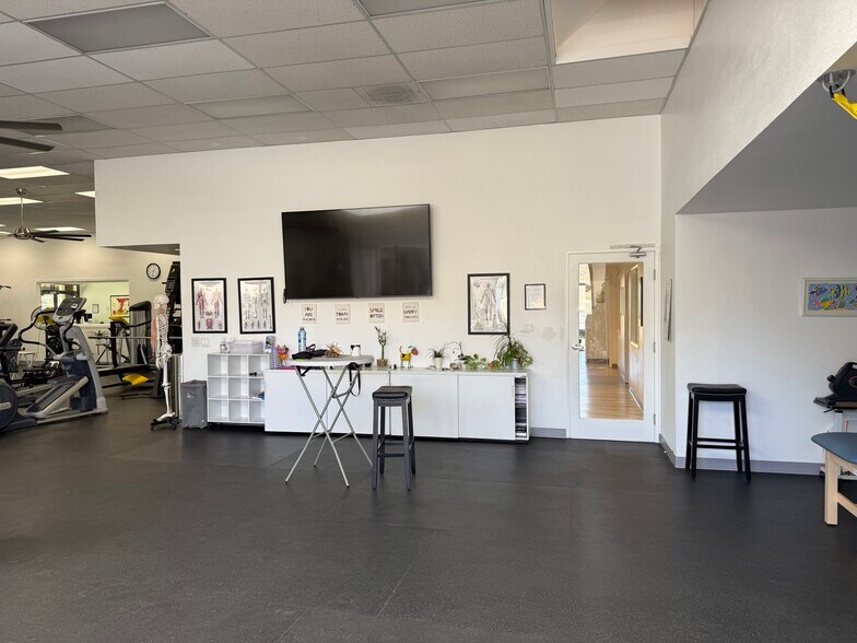 More Photos Of 151 Kalmus Dr, Costa Mesa Light Manufacturing For Lease