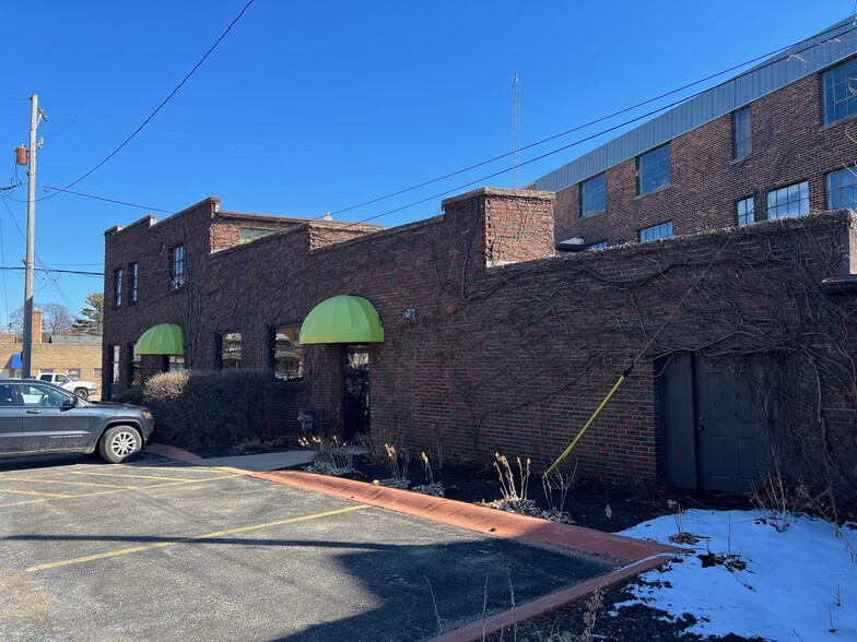 Primary Photo Of 2303 Charles St, Rockford Loft Creative Space For Sale