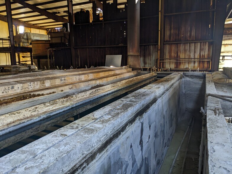 More Photos Of 314 N Maple St, Adel Manufacturing For Sale