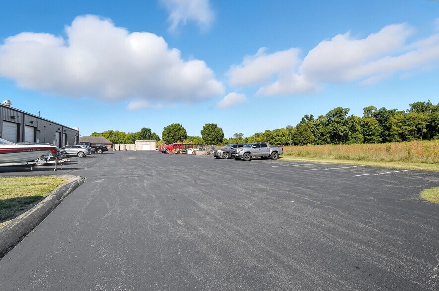 More Photos Of 1104-1124 Kemper Meadow Dr, Forest Park Storefront For Lease