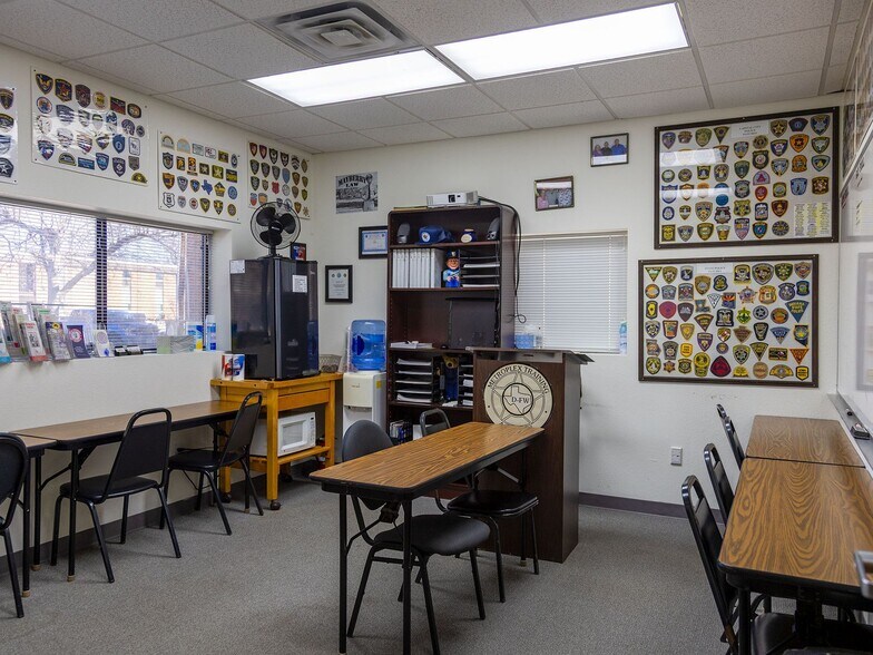 More Photos Of 7250 W Vickery Blvd, Fort Worth Office For Sale