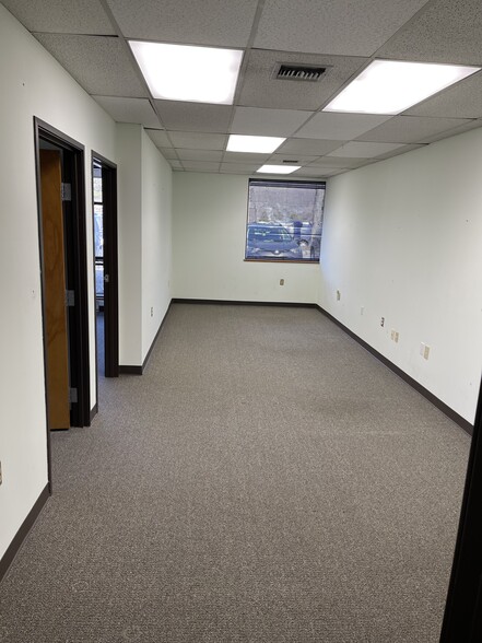 More Photos Of 550 Exton Commons, Exton Office For Lease