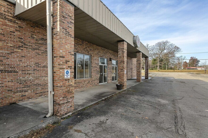 More Photos Of 2808 E Lamar Alexander Pky, Maryville Freestanding For Lease