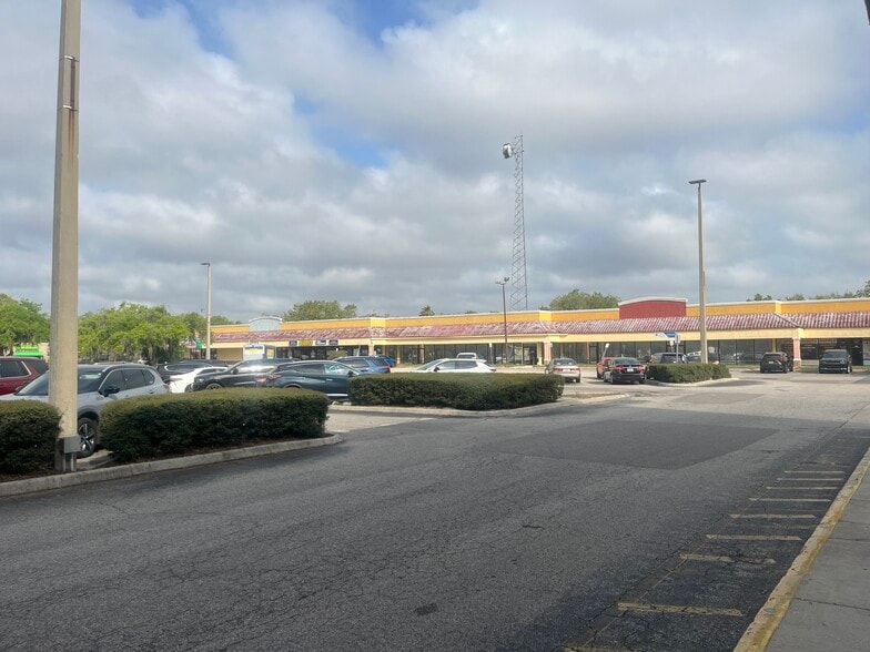 More Photos Of 1808-1914 James L Redman Pky, Plant City Unknown For Lease