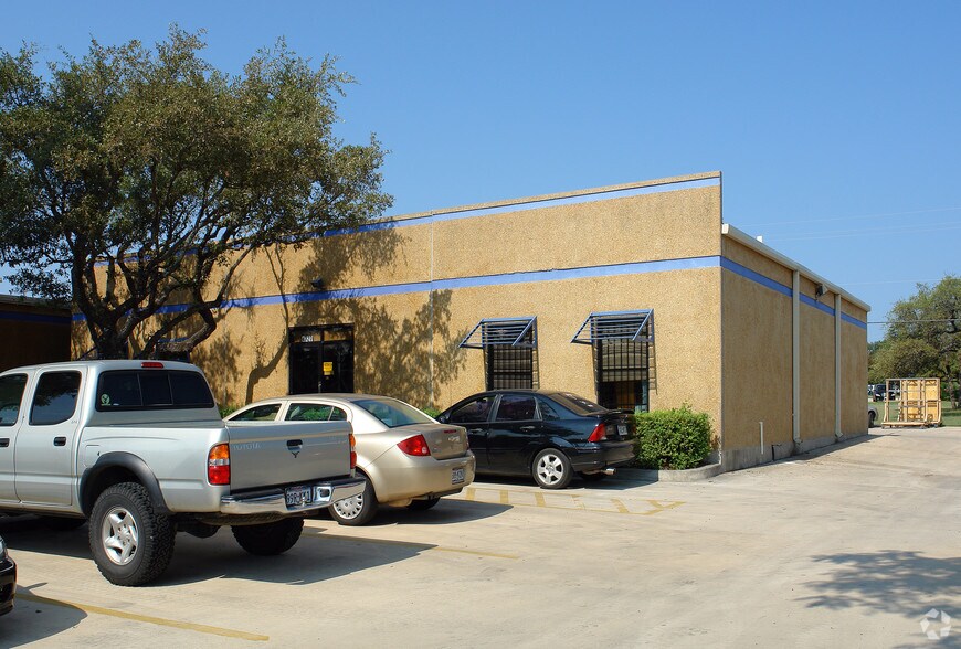 Primary Photo Of 4727-4729 Shavano Oak, San Antonio Showroom For Lease