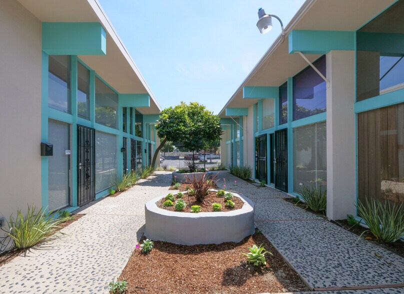 More Photos Of 527 W 9th St, San Pedro Storefront Retail Office For Sale