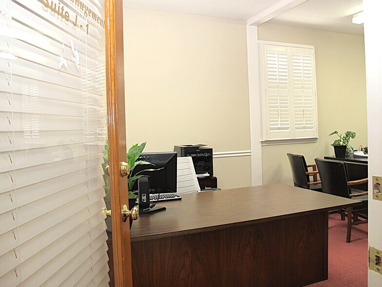 More Photos Of 1365 Westgate Center Dr, Winston-Salem Office For Sale