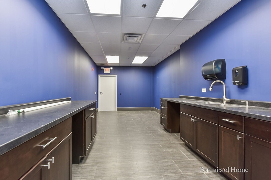 More Photos Of 1585 Beverly Ct, Aurora Warehouse For Sale