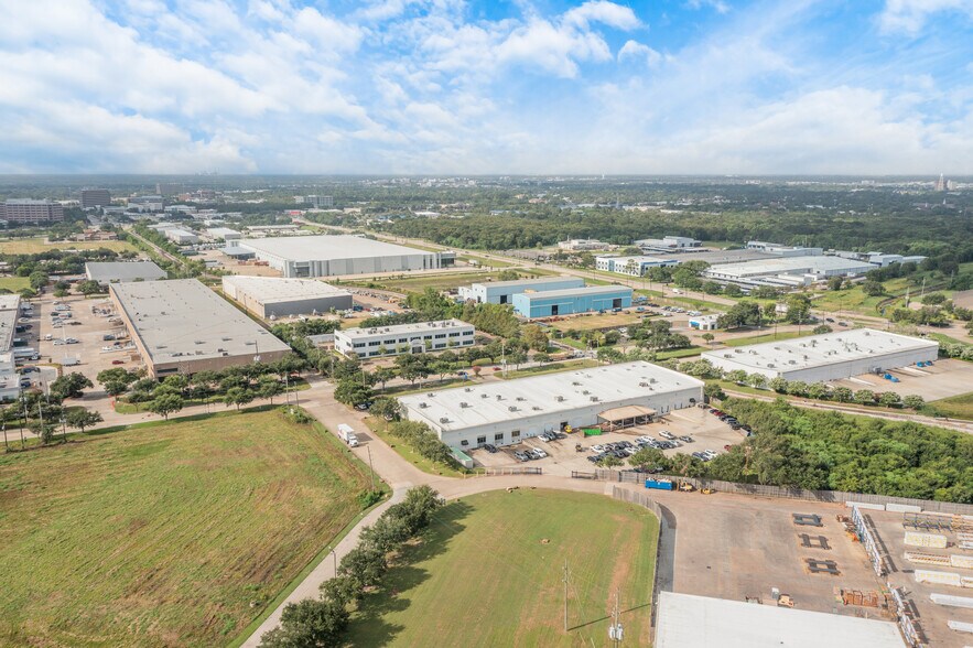 More Photos Of 12550 Reed Rd, Sugar Land Light Distribution For Lease