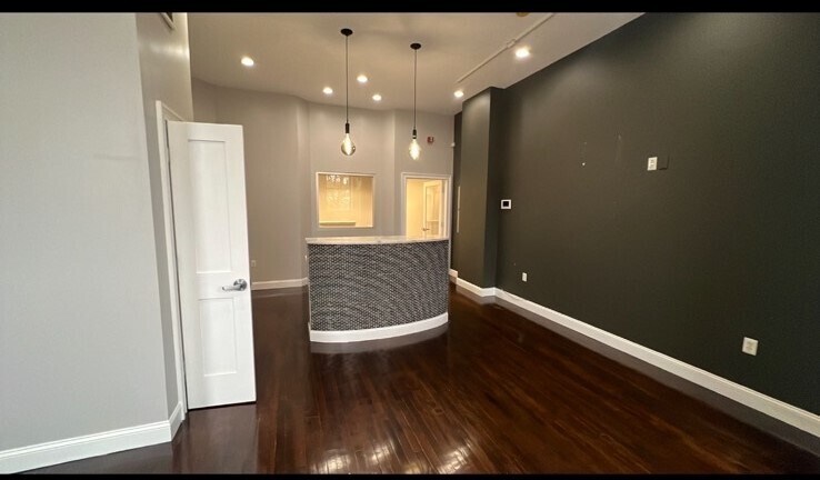 More Photos Of 18 Oliver St, Newark Office For Lease