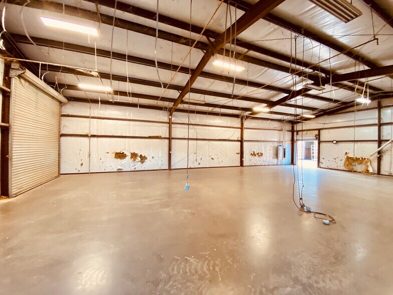 More Photos Of 15064 University Dr, Forney Warehouse For Lease