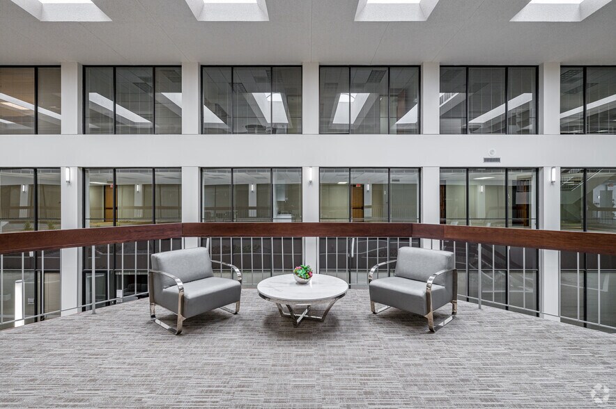 More Photos Of 1333 Corporate Dr, Irving Loft Creative Space For Lease