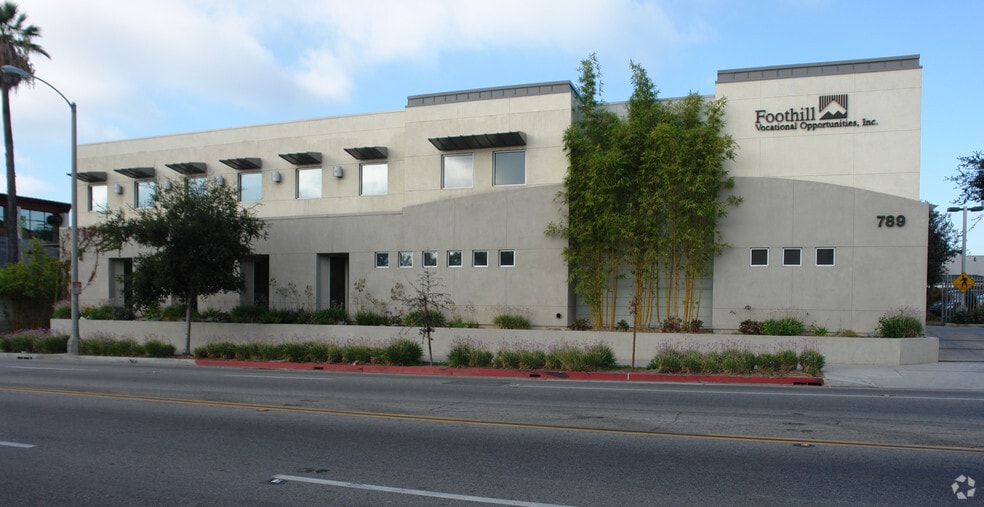 More Photos Of 789 Fair Oaks Ave, Pasadena Light Distribution For Lease