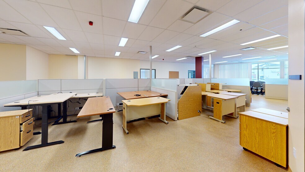 More Photos Of 3750 Boul Du Royaume, Saguenay Office For Lease
