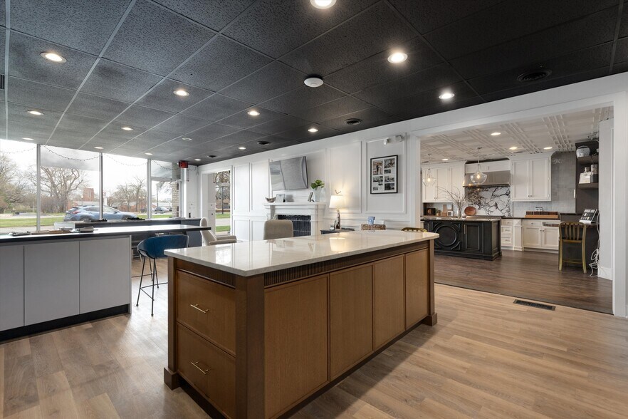 More Photos Of 20485-20489 Mack Ave, Grosse Pointe Woods Storefront For Sale