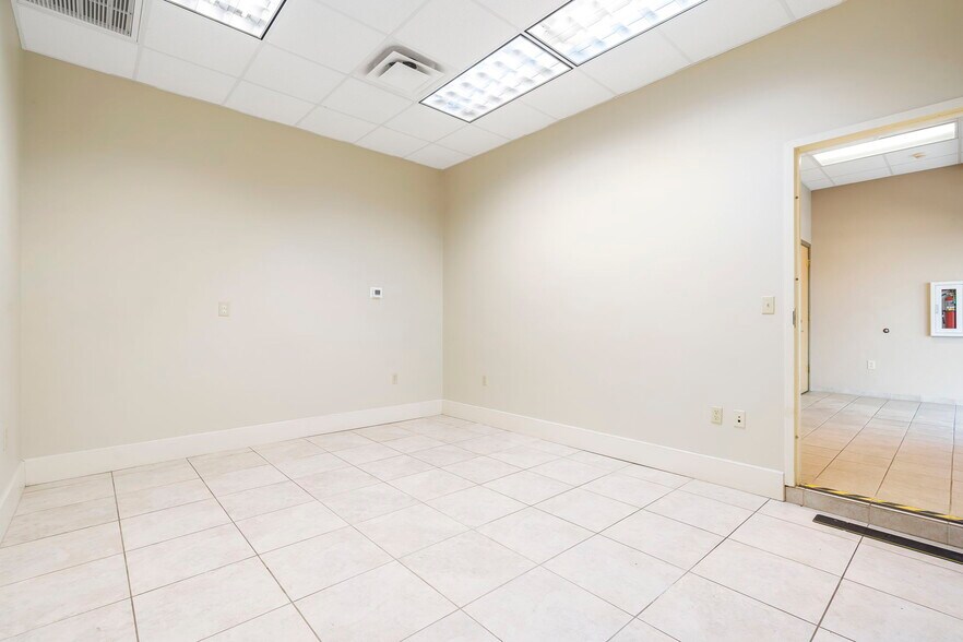 More Photos Of 215 N Grant Ave, Springfield Office For Lease