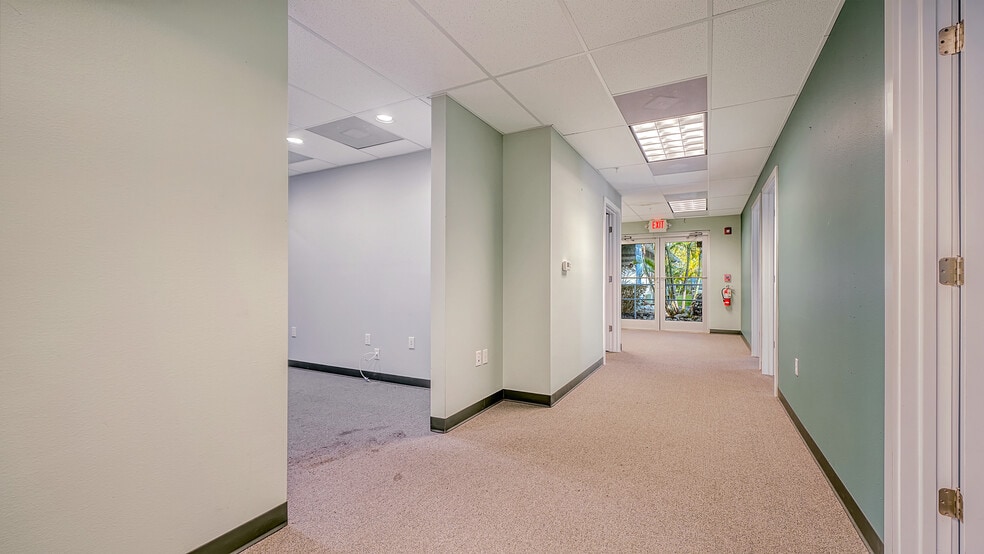 More Photos Of 7316-7320 Delainey Ct E, Sarasota Office Residential For Sale