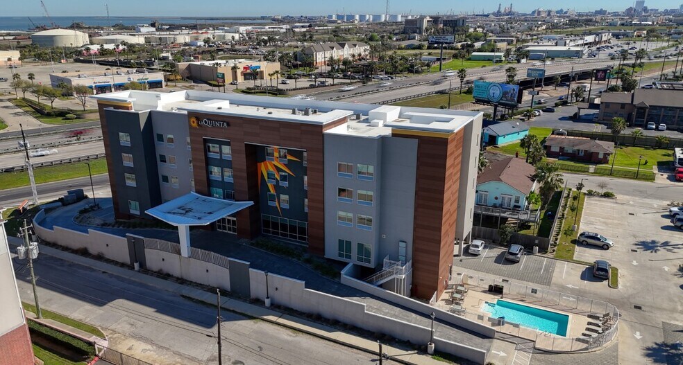 More Photos Of 1002 63rd St, Galveston Hotel For Sale