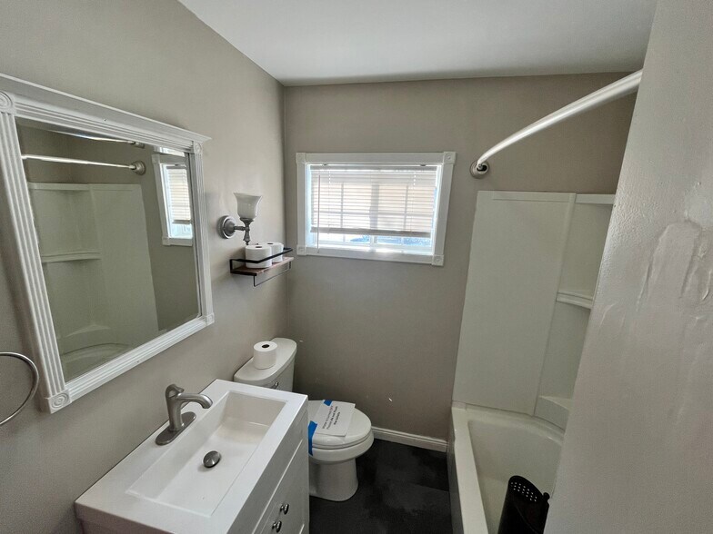 More Photos Of 260 Calumet St, Oswego Office For Sale